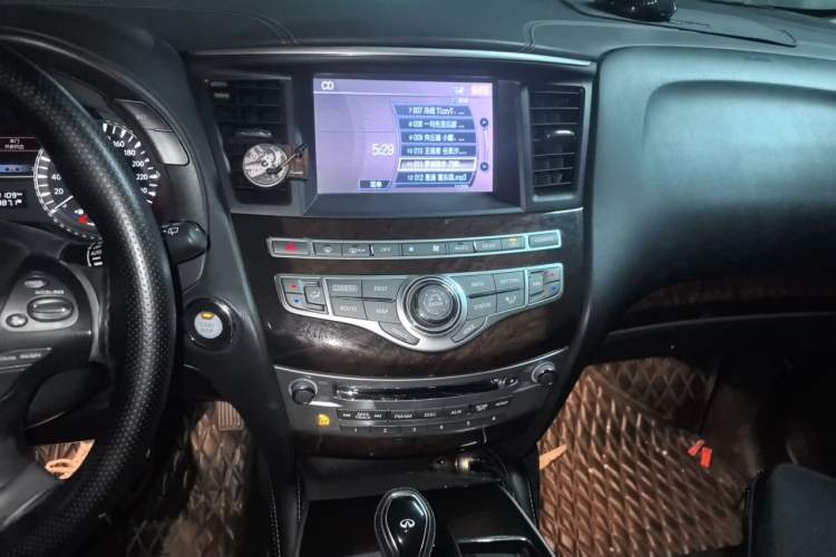 Used Infiniti QX60 2018 2.5 S/C Hybrid Four-Wheel Drive All-Terrain Version China VI Standard Audio And AC Panel