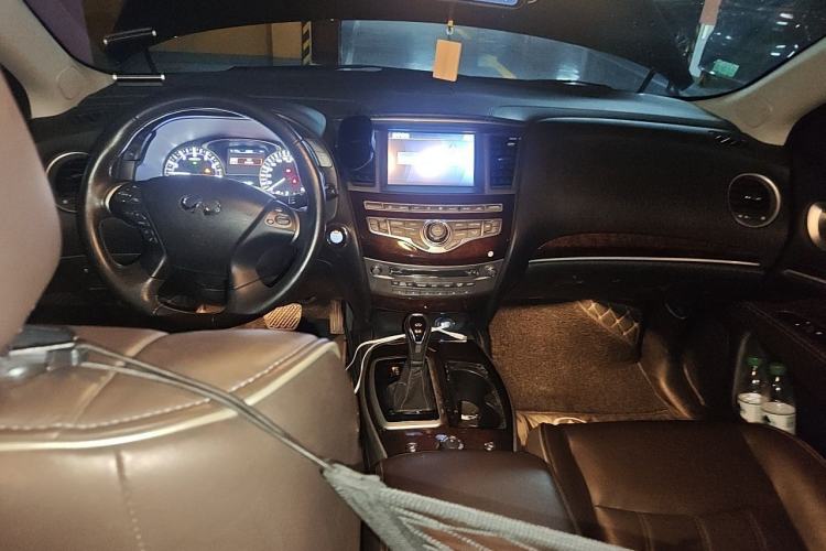 Used Infiniti QX60 2018 2.5 S/C Hybrid Two-Wheel-Drive Champion Family Edition Center Console