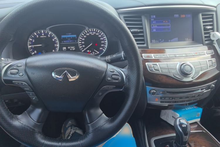 Used Infiniti QX60 2018 2.5 S/C Hybrid Four-Wheel Drive All-Terrain Version China VI Standard Center Console