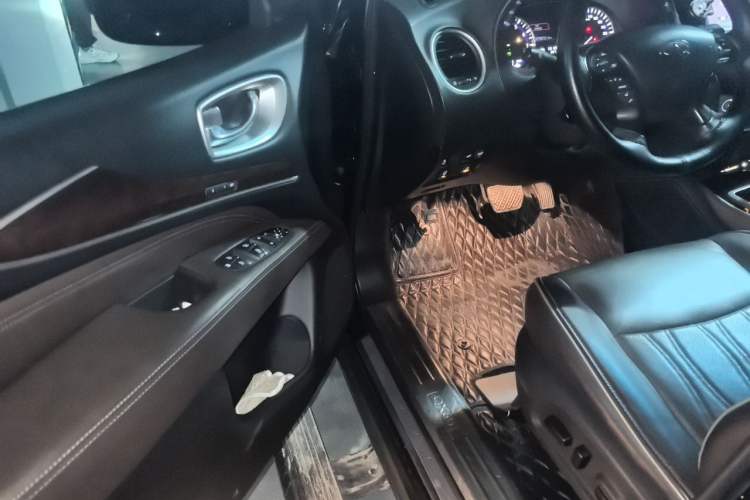 Used Infiniti QX60 2018 2.5 S/C Hybrid Four-Wheel Drive All-Terrain Version China VI Standard Driver Seat