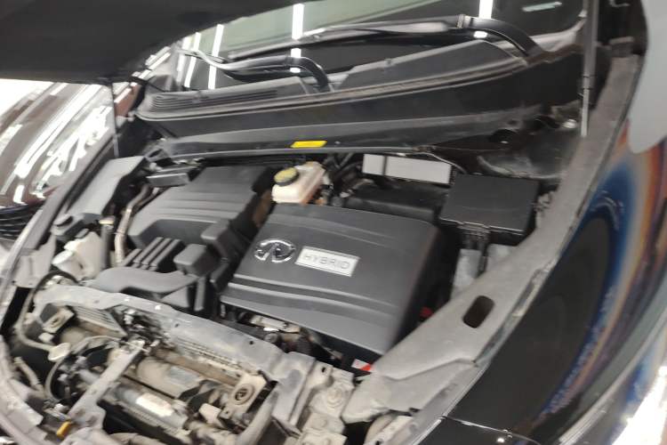 Used Infiniti QX60 2018 2.5 S/C Hybrid Two-Wheel-Drive Excellence Edition China VI Standard Engine Bay