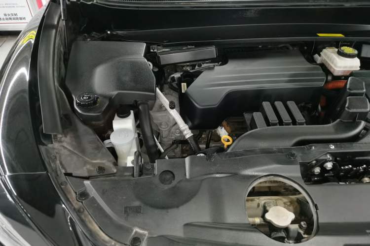 Used Infiniti QX60 2018 2.5 S/C Hybrid Two-Wheel-Drive Champion Family Edition Engine Bay Right