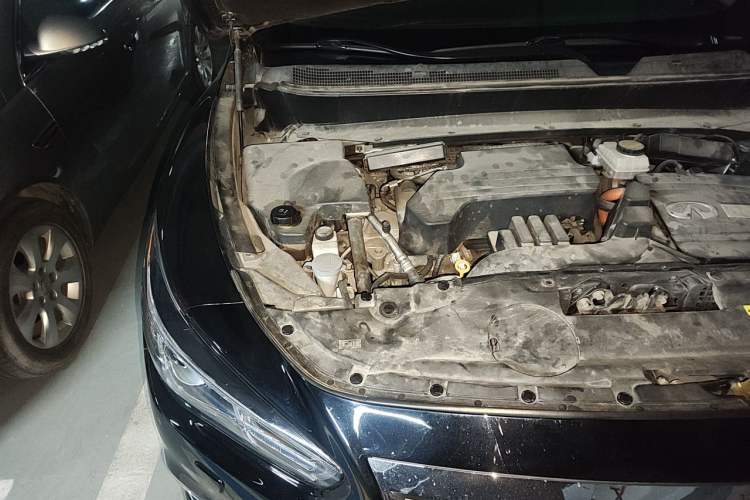 Used Infiniti QX60 2018 2.5 S/C Hybrid Two-Wheel-Drive Champion Family Edition Engine Bay Right