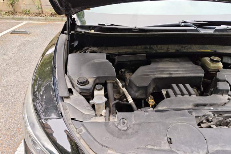 Used Infiniti QX60 2018 2.5 S/C Hybrid Two-Wheel-Drive Champion Family Edition Engine Bay Right