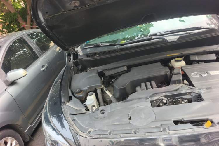 Used Infiniti QX60 2018 2.5 S/C Hybrid Two-Wheel-Drive Excellence Edition China VI Standard Engine Bay Right