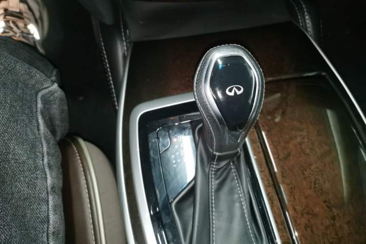 Used Infiniti QX60 2018 2.5 S/C Hybrid Two-Wheel-Drive Champion Family Edition Gear Lever