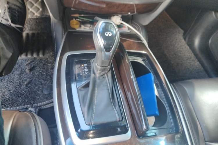 Used Infiniti QX60 2018 2.5 S/C Hybrid Two-Wheel-Drive Champion Family Edition Gear Lever