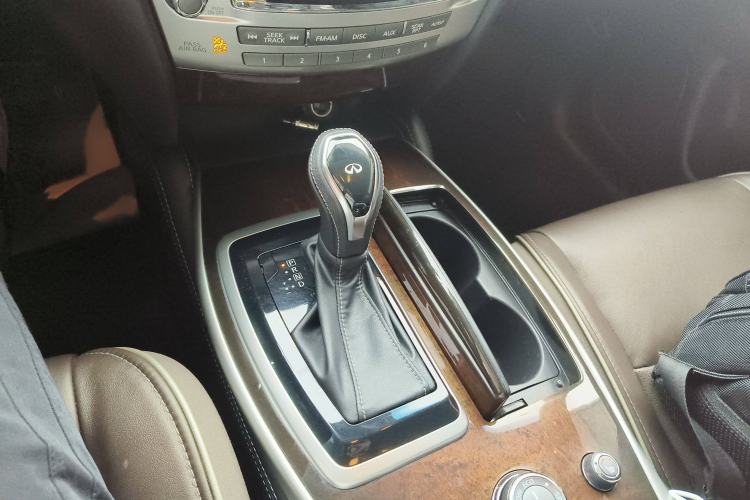 Used Infiniti QX60 2018 2.5 S/C Hybrid Two-Wheel-Drive Excellence Edition China VI Standard Gear Lever