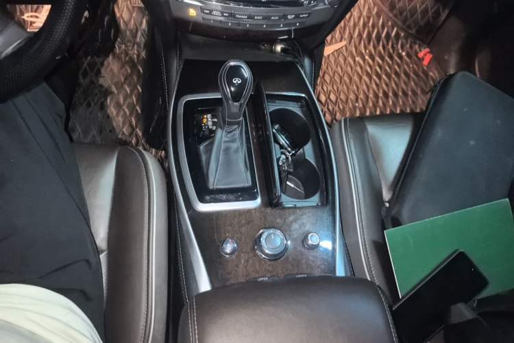 Used Infiniti QX60 2018 2.5 S/C Hybrid Four-Wheel Drive All-Terrain Version China VI Standard Gear Lever