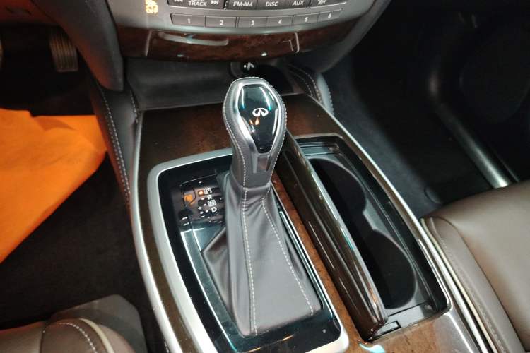 Used Infiniti QX60 2018 2.5 S/C Hybrid Two-Wheel-Drive Excellence Edition China VI Standard Gear Lever
