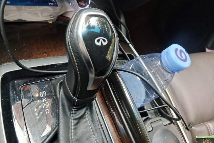 Used Infiniti QX60 2018 2.5 S/C Hybrid Two-Wheel-Drive Champion Family Edition Gear Lever