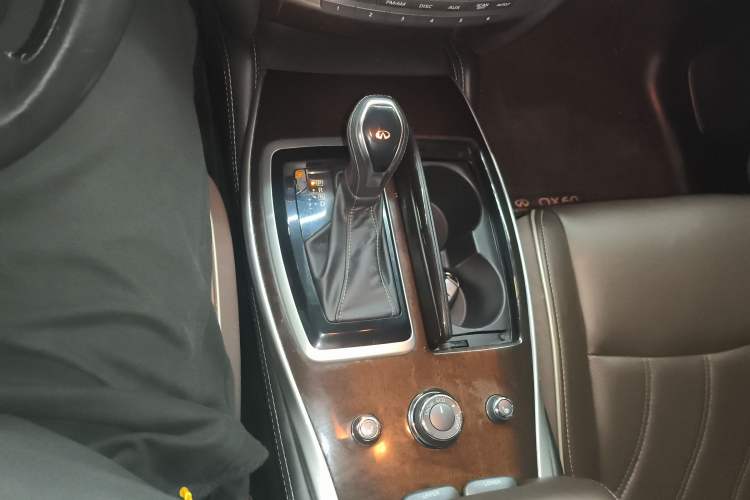 Used Infiniti QX60 2018 2.5 S/C Hybrid Two-Wheel-Drive Excellence Edition China VI Standard Gear Lever