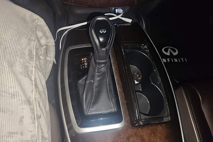 Used Infiniti QX60 2018 2.5 S/C Hybrid Two-Wheel-Drive Champion Family Edition Gear Lever
