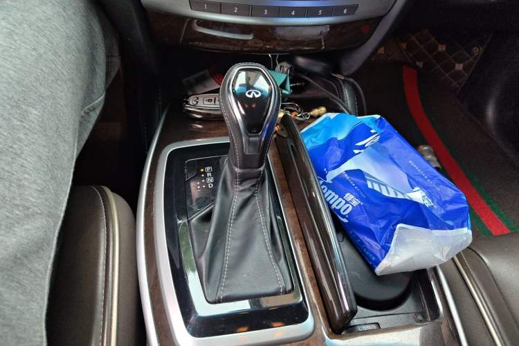 Used Infiniti QX60 2018 2.5 S/C Hybrid Two-Wheel-Drive Champion Family Edition Gear Lever