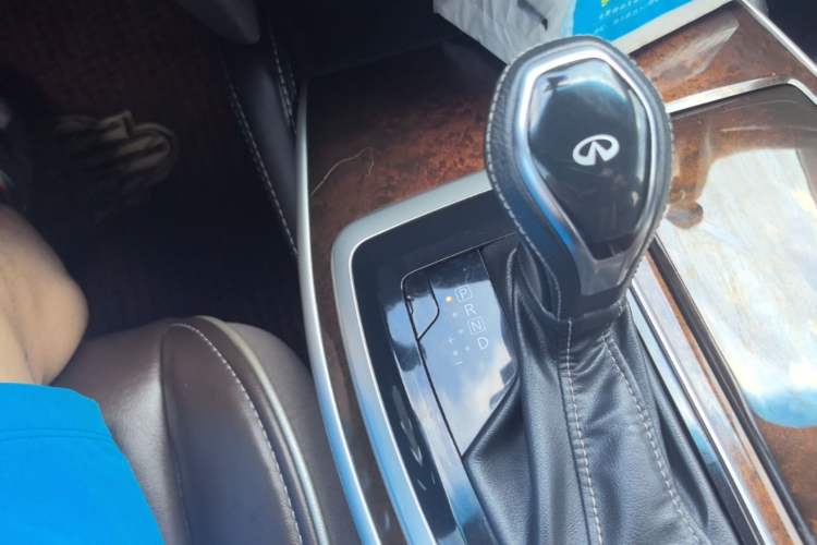 Used Infiniti QX60 2018 2.5 S/C Hybrid Four-Wheel Drive All-Terrain Version China VI Standard Gear Lever