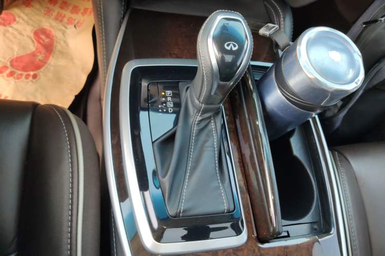 Used Infiniti QX60 2018 2.5 S/C Hybrid Two-Wheel-Drive Excellence Edition China VI Standard Gear Lever