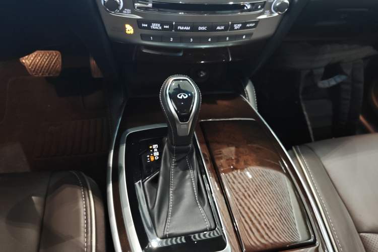 Used Infiniti QX60 2018 2.5 S/C Hybrid Two-Wheel-Drive Excellence Edition China VI Standard Gear Lever