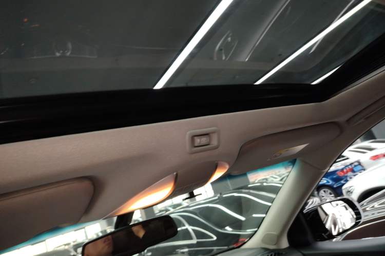 Used Infiniti QX60 2018 2.5 S/C Hybrid Two-Wheel-Drive Excellence Edition China VI Standard Headliner