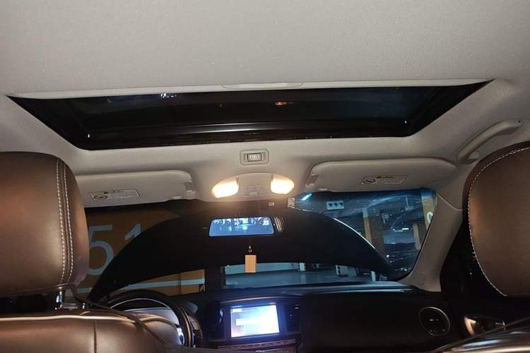 Used Infiniti QX60 2018 2.5 S/C Hybrid Two-Wheel-Drive Champion Family Edition Headliner