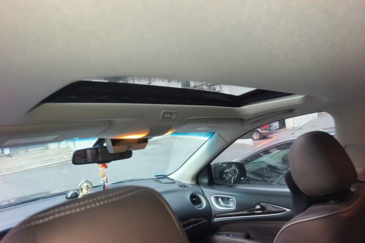 Used Infiniti QX60 2018 2.5 S/C Hybrid Two-Wheel-Drive Excellence Edition China VI Standard Headliner