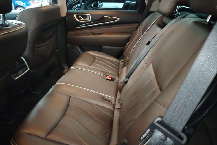 Used Infiniti QX60 2018 2.5 S/C Hybrid Two-Wheel-Drive Excellence Edition China VI Standard Interior 4