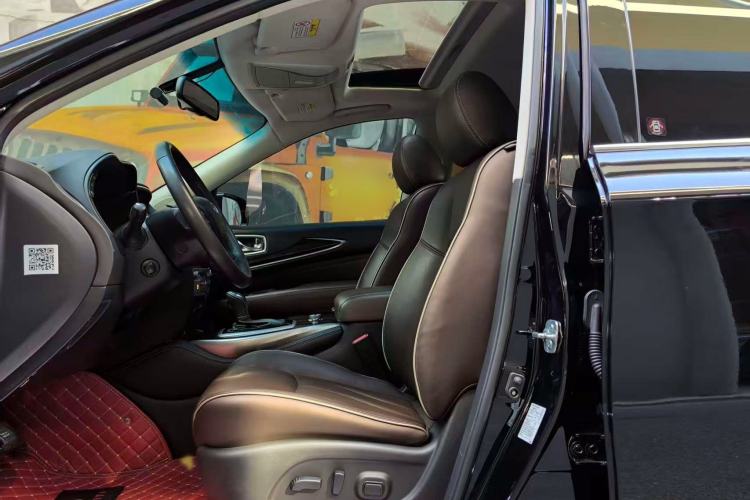 Used Infiniti QX60 2018 2.5 S/C Hybrid Two-Wheel-Drive Champion Family Edition Interior 5