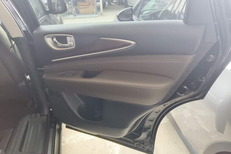 Used Infiniti QX60 2018 2.5 S/C Hybrid Two-Wheel-Drive Excellence Edition China VI Standard Interior 6