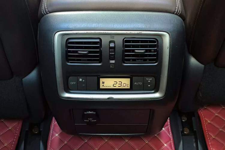 Used Infiniti QX60 2018 2.5 S/C Hybrid Two-Wheel-Drive Champion Family Edition Interior 9