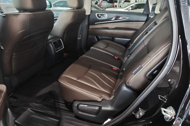Used Infiniti QX60 2018 2.5 S/C Hybrid Two-Wheel-Drive Excellence Edition China VI Standard Left Rear Seat