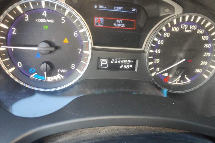 Used Infiniti QX60 2018 2.5 S/C Hybrid Two-Wheel-Drive Champion Family Edition Odometer Close Up
