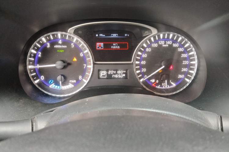 Used Infiniti QX60 2018 2.5 S/C Hybrid Two-Wheel-Drive Champion Family Edition Odometer Close Up