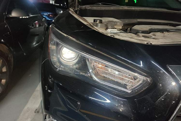 Used Infiniti QX60 2018 2.5 S/C Hybrid Two-Wheel-Drive Champion Family Edition Right Front Headlight