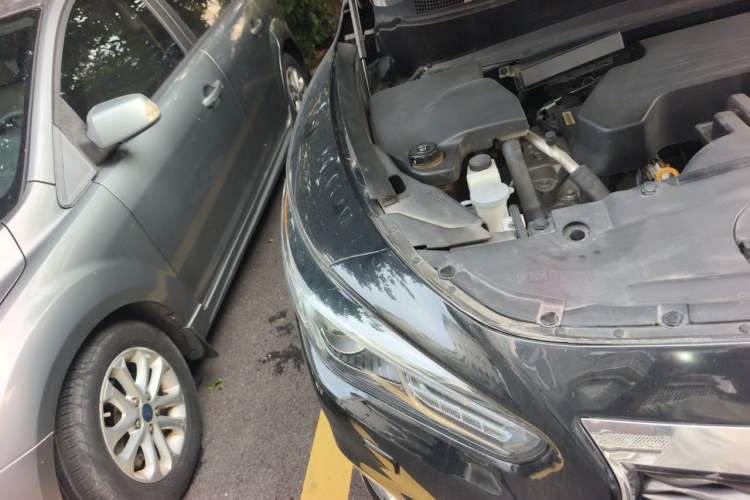 Used Infiniti QX60 2018 2.5 S/C Hybrid Two-Wheel-Drive Excellence Edition China VI Standard Right Front Headlight