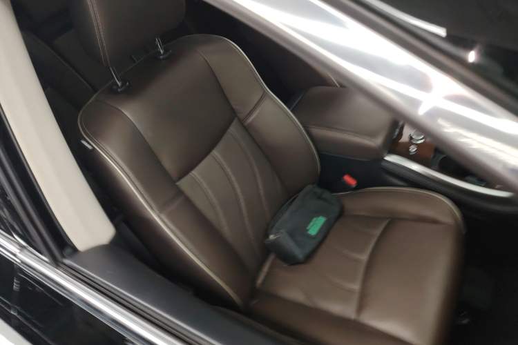 Used Infiniti QX60 2018 2.5 S/C Hybrid Two-Wheel-Drive Excellence Edition China VI Standard Right Front Seat
