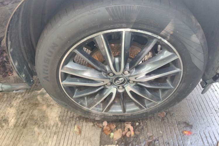Used Infiniti QX60 2018 2.5 S/C Hybrid Two-Wheel-Drive Champion Family Edition Right Front Wheel Hub