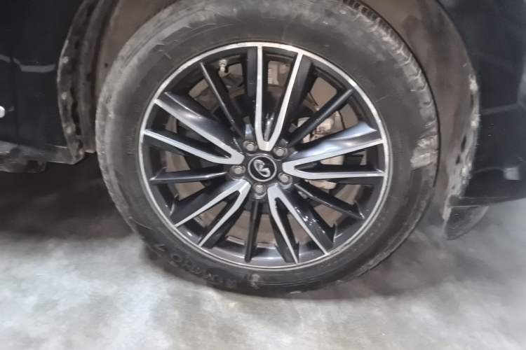 Used Infiniti QX60 2018 2.5 S/C Hybrid Four-Wheel Drive All-Terrain Version China VI Standard Right Front Wheel Hub