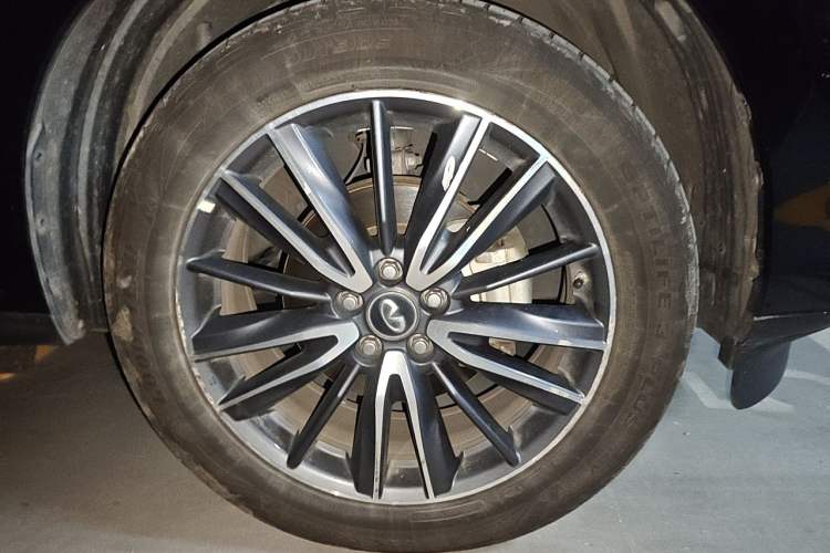 Used Infiniti QX60 2018 2.5 S/C Hybrid Two-Wheel-Drive Champion Family Edition Right Front Wheel Hub