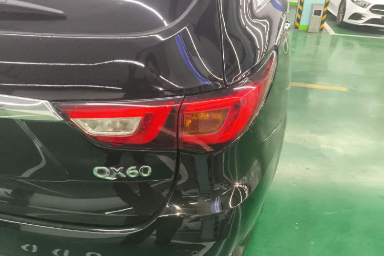 Used Infiniti QX60 2018 2.5 S/C Hybrid Two-Wheel-Drive Excellence Edition China VI Standard Right Rear Taillight