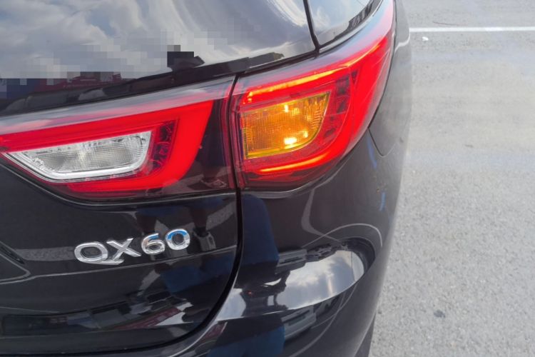 Used Infiniti QX60 2018 2.5 S/C Hybrid Four-Wheel Drive All-Terrain Version China VI Standard Right Rear Taillight