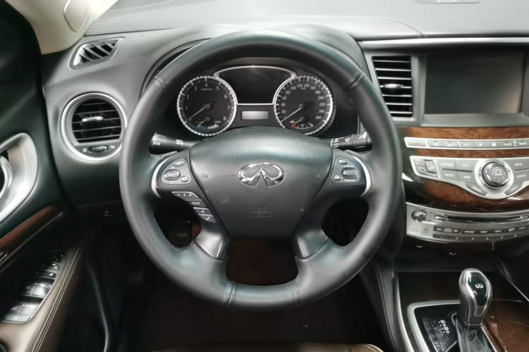 Used Infiniti QX60 2018 2.5 S/C Hybrid Two-Wheel-Drive Champion Family Edition Steering Wheel