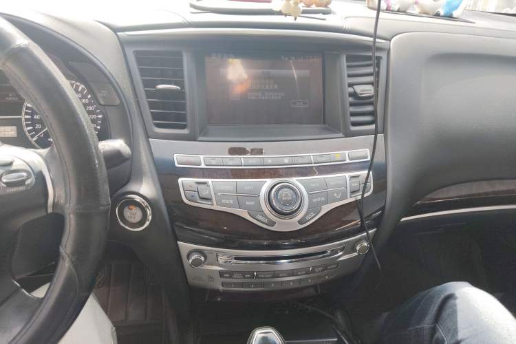 Used Infiniti QX60 2018 2.5 S/C Hybrid Two-Wheel-Drive Champion Family Edition Audio And AC Panel