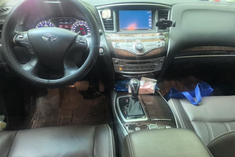 Used Infiniti QX60 2018 2.5 S/C Hybrid Two-Wheel-Drive Champion Family Edition Center Console