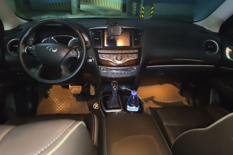 Used Infiniti QX60 2018 2.5 S/C Hybrid Two-Wheel-Drive Champion Family Edition Center Console