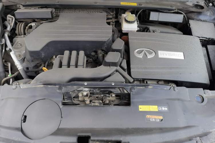Used Infiniti QX60 2018 2.5 S/C Hybrid Two-Wheel-Drive Excellence Edition China VI Standard Engine Bay