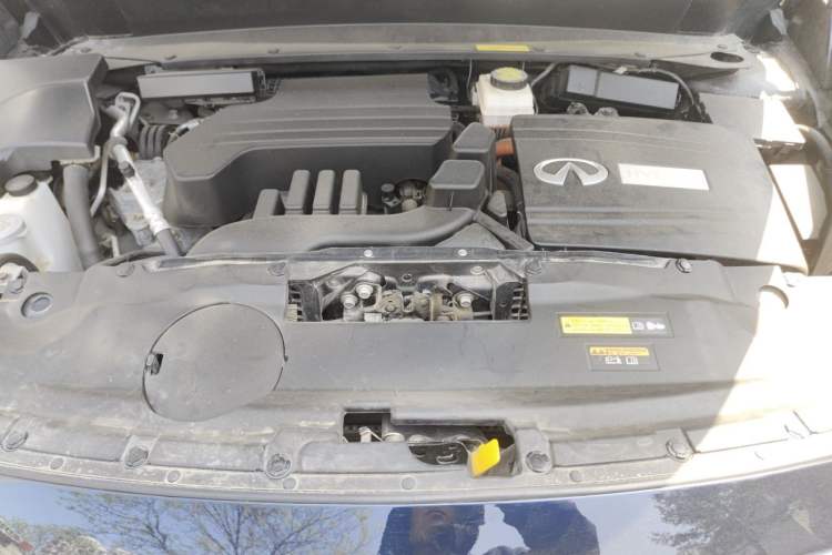 Used Infiniti QX60 2018 2.5 S/C Hybrid Two-Wheel-Drive Champion Family Edition Engine Bay