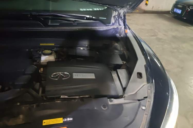 Used Infiniti QX60 2018 2.5 S/C Hybrid Two-Wheel-Drive Champion Family Edition Engine Bay Left