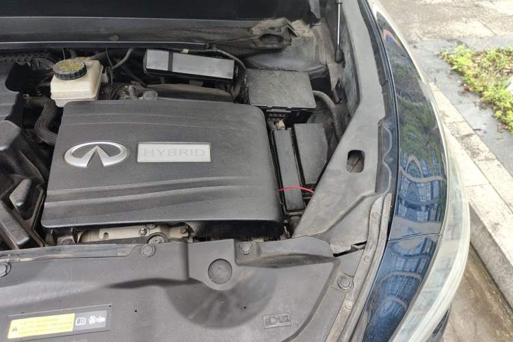 Used Infiniti QX60 2018 2.5 S/C Hybrid Two-Wheel-Drive Champion Family Edition Engine Bay Left