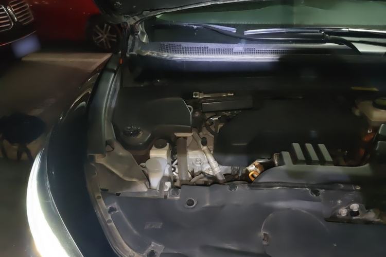Used Infiniti QX60 2018 2.5 S/C Hybrid Two-Wheel-Drive Champion Family Edition Engine Bay Right