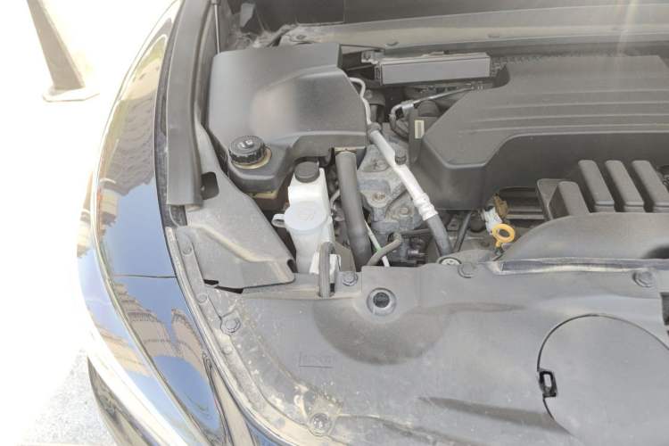 Used Infiniti QX60 2018 2.5 S/C Hybrid Two-Wheel-Drive Champion Family Edition Engine Bay Right