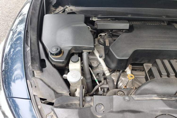 Used Infiniti QX60 2018 2.5 S/C Hybrid Two-Wheel-Drive Champion Family Edition Engine Bay Right